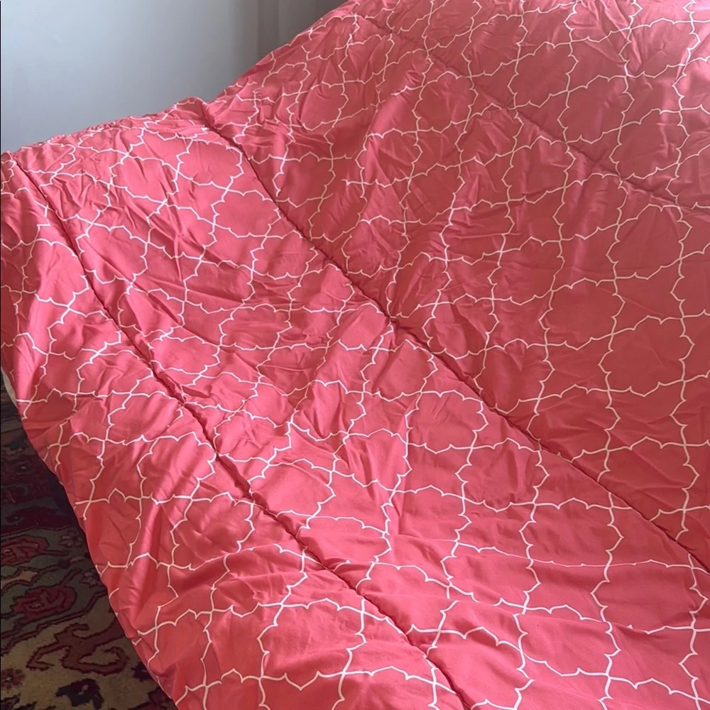 Sheets &Twin XL Comf Reversible Paisley Comforter in Sham + sheet sets